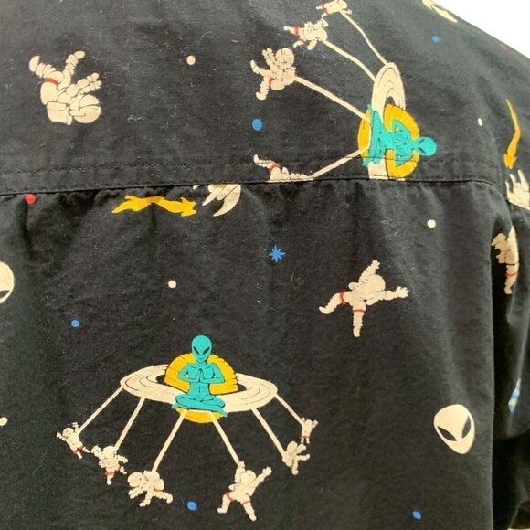 Eighty Eight Boy's Button Down Shirt Size XL UFO's Aliens Astronaut Short Sleeve - Picture 5 of 6